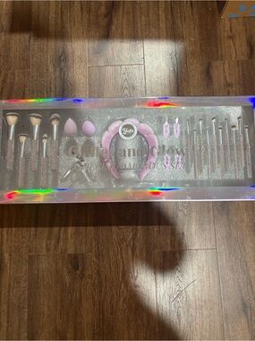 Glitter and Glow 24 Piece Purple Makeup Rhinestone Brush & Accessory Set NEW